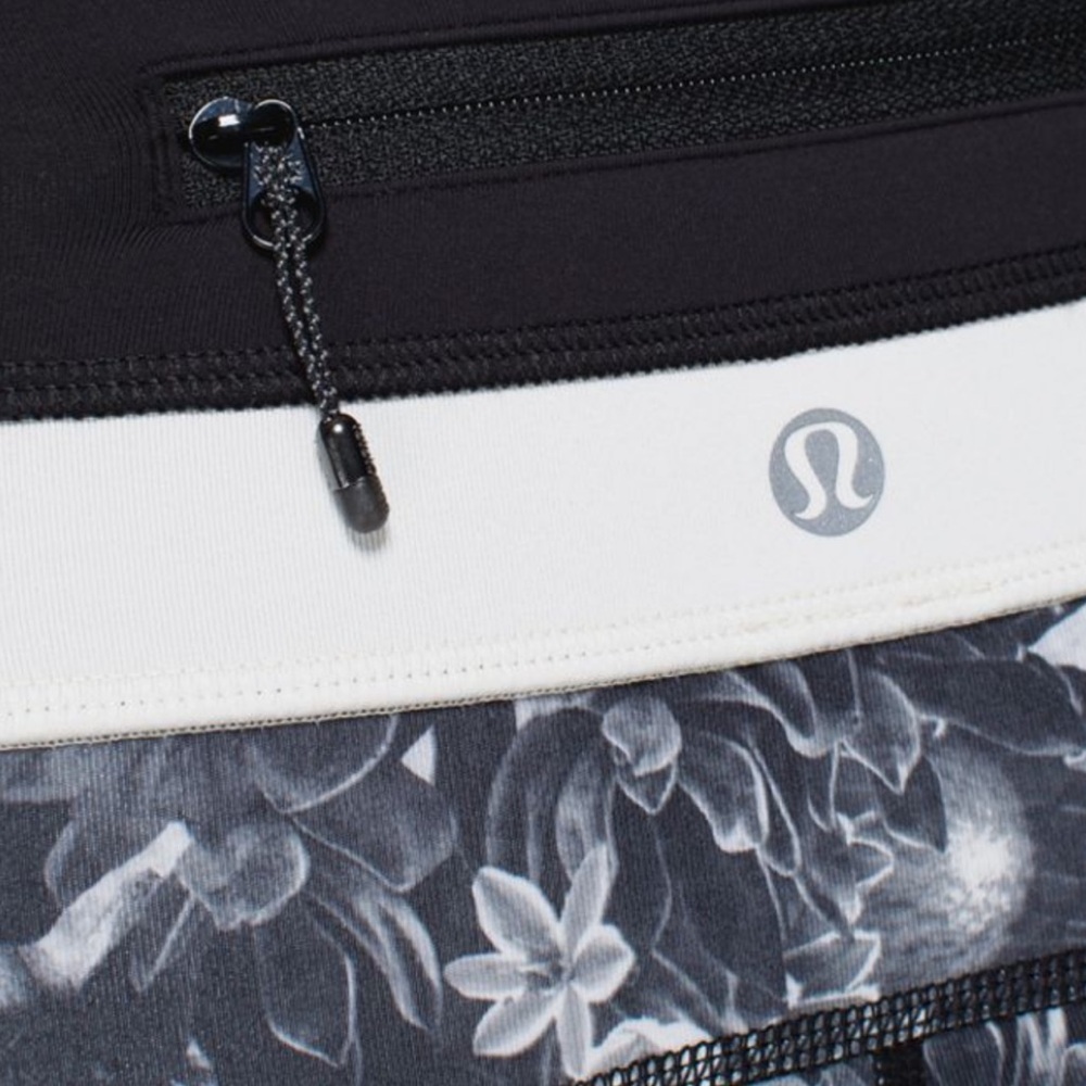 113. Lululemon Up The Pace Crop
Flowabunga Black Angel Wing / Black / Angel Wing - Picture 7 of 13
